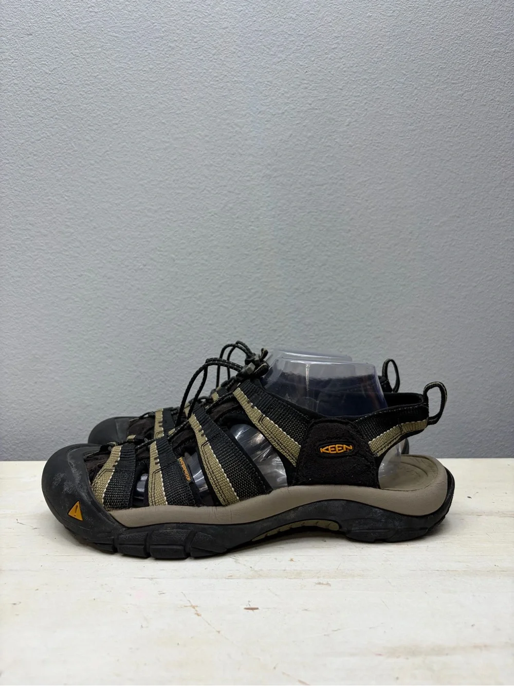 Keen Black Newport H2 Fisherman Sandals Size 9